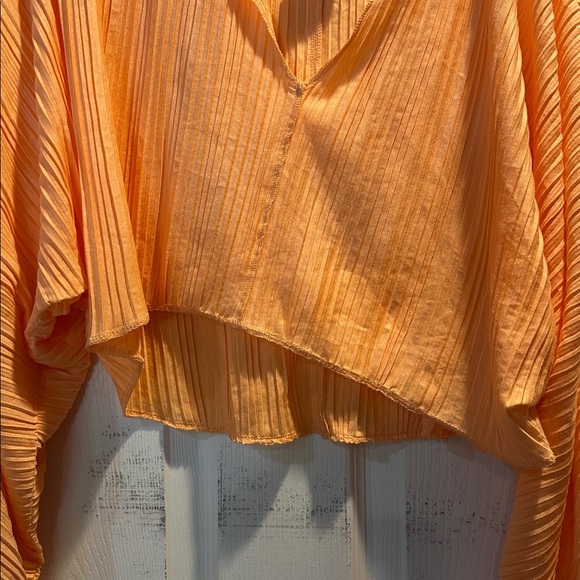 NWT! Urban Outfitters Marietta Light Orange Plisse Ruched Sleeve Top M - Picture 6 of 7